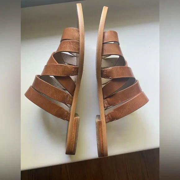 Strappy leather sandals - Picture 2 of 5